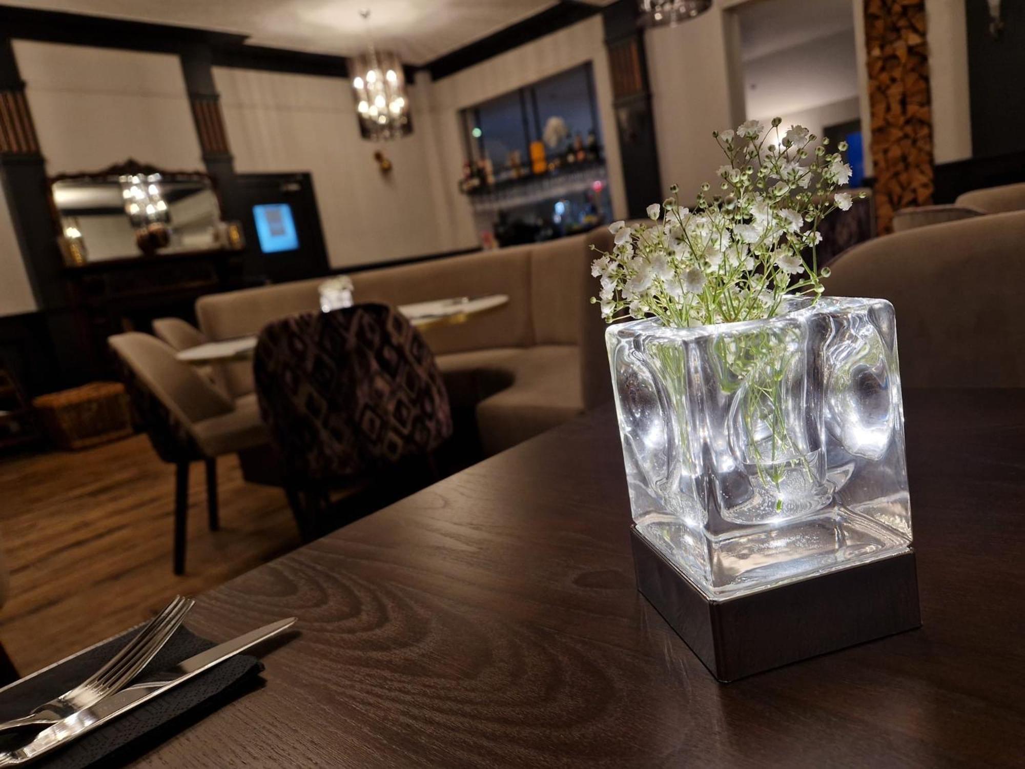 The Lilly Restaurant With Rooms Llandudno Buitenkant foto