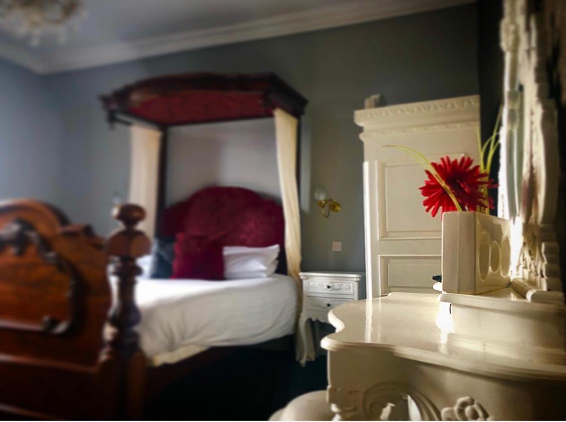 The Lilly Restaurant With Rooms Llandudno Buitenkant foto